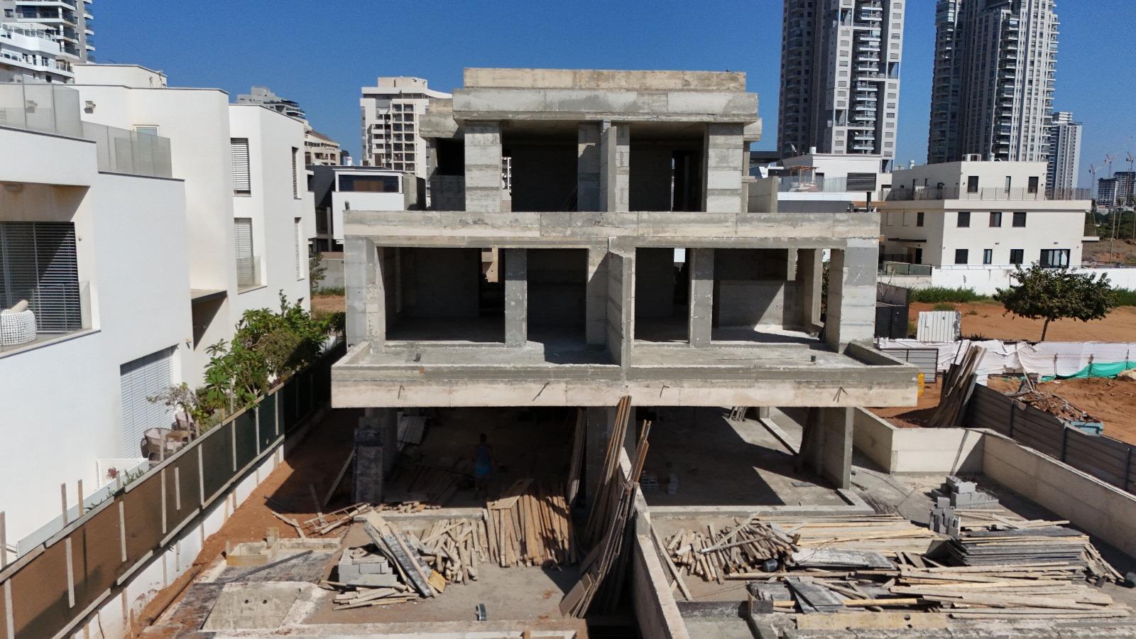 דו משפחתי קו ראשון לים שכונת נ״ט 600